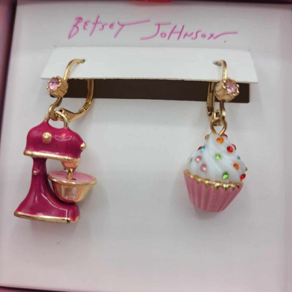 Betsey Johnson Cup Cake Mixer Mis Match Earrings NWT! NEW! - Picture 2 of 8